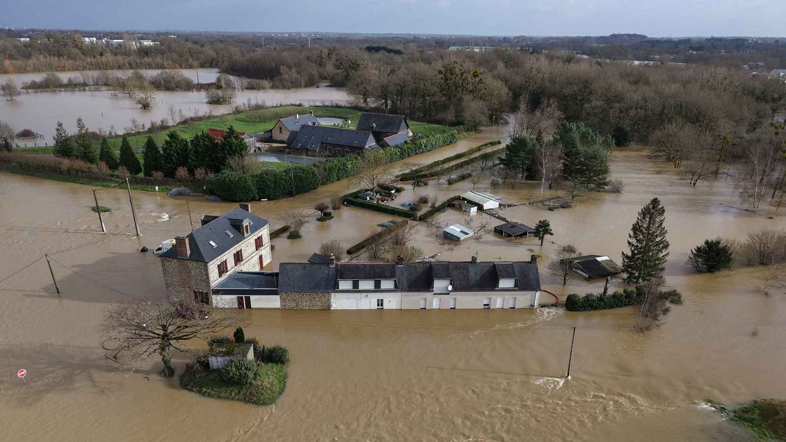 مع بدء منخفض "إيفو".. تفاقم خطر الفيضانات في فرنسا (فيديو)