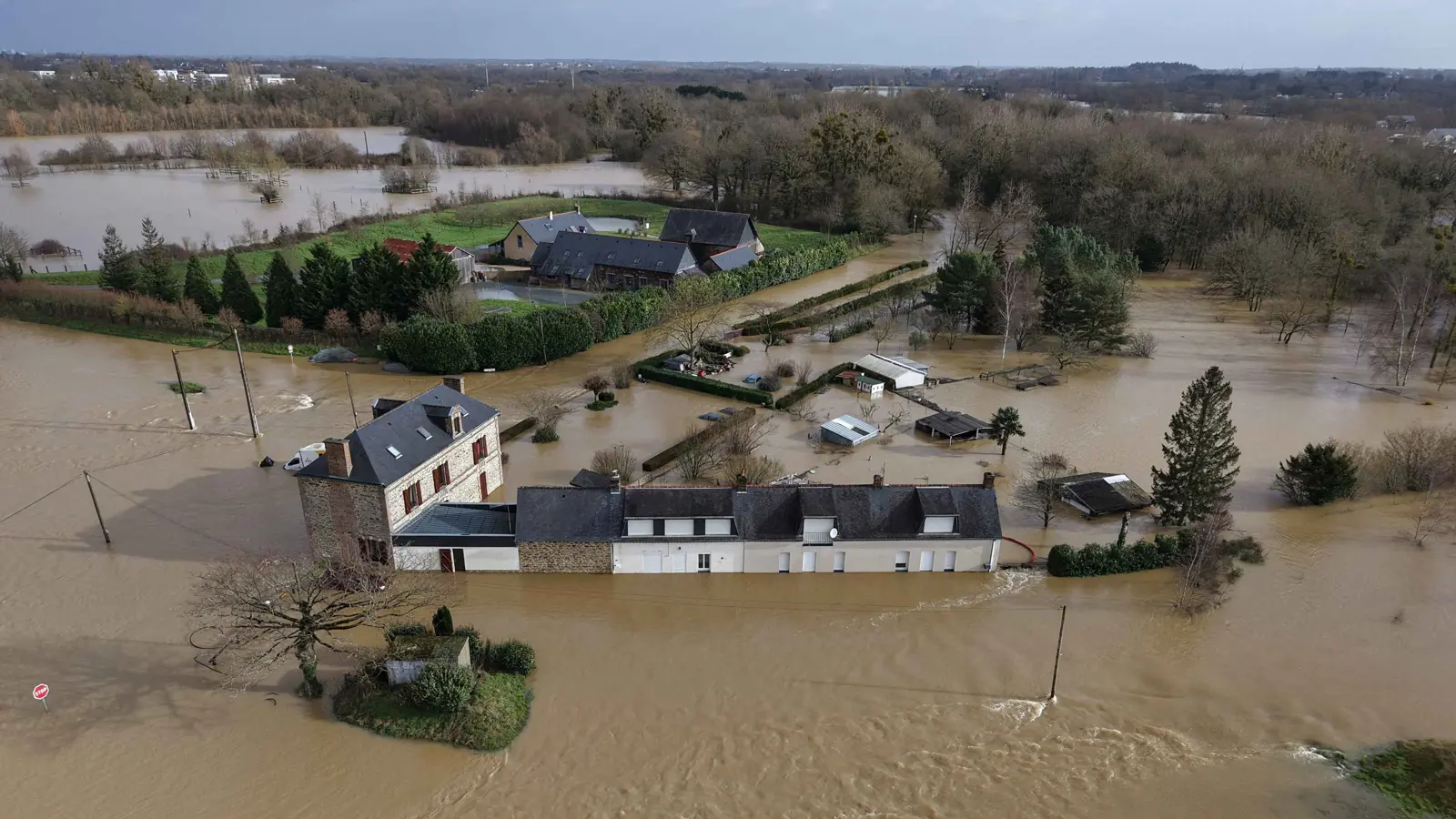 مع بدء منخفض "إيفو".. تفاقم خطر الفيضانات في فرنسا (فيديو)
