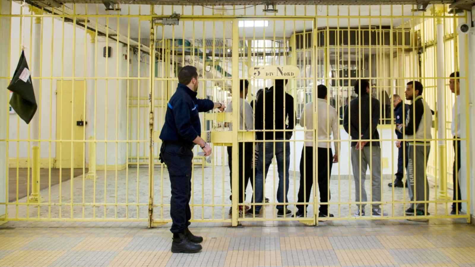 تقرير سري يكشف تزايدا لافتا لعدد سجناء اليمين المتطرف في فرنسا