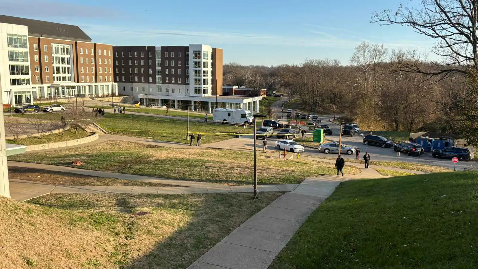 مقتل طالب وإصابة آخر بإطلاق نار في جامعة ولاية كنتاكي (فيديو)