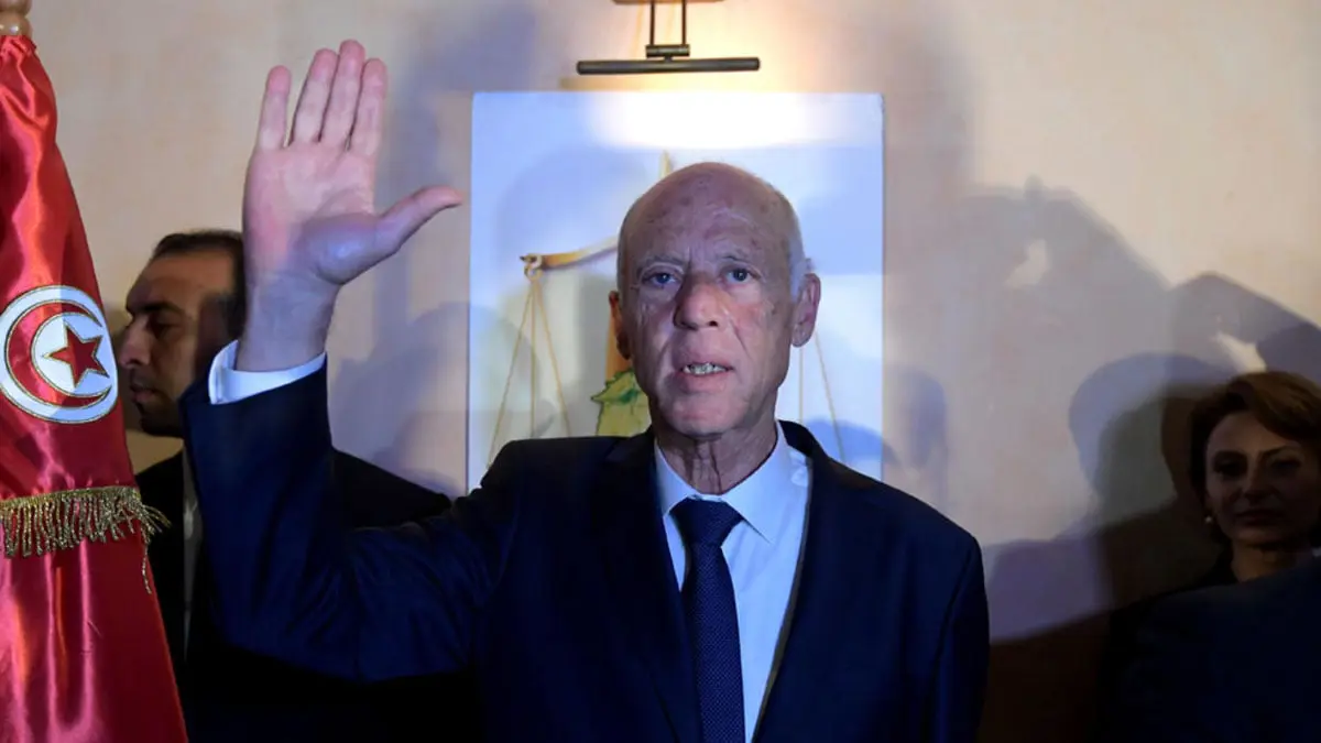 الرئيس التونسي يطالب بتعديل الدستور والقانون الانتخابي