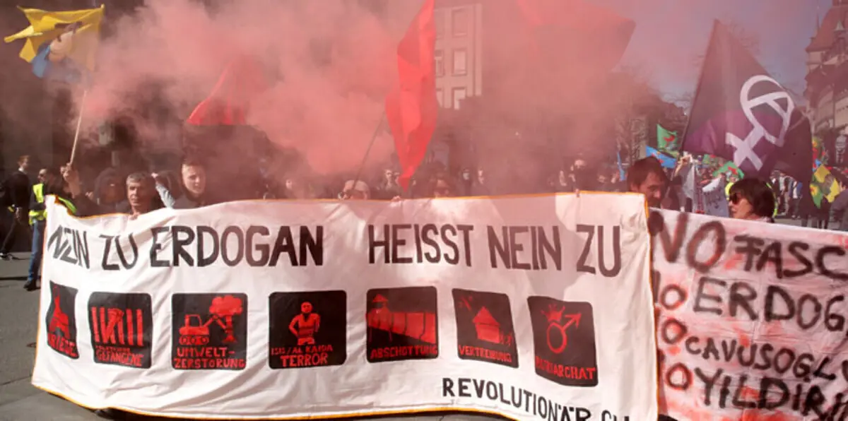 ملصق يدعو لاغتيال أردوغان ينذر بأزمة دبلوماسية بين تركيا وسويسرا (صورة)