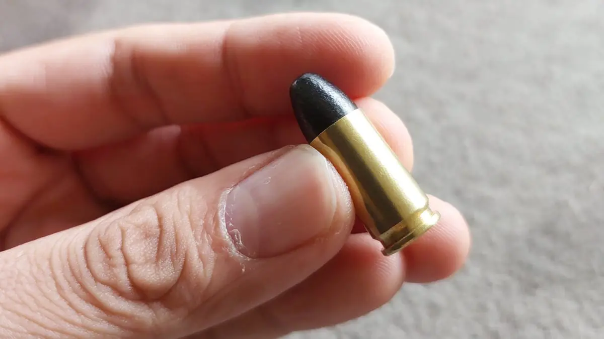 عاش حياته بشكل طبيعي على الرغم من استقرار رصاصة برأسه