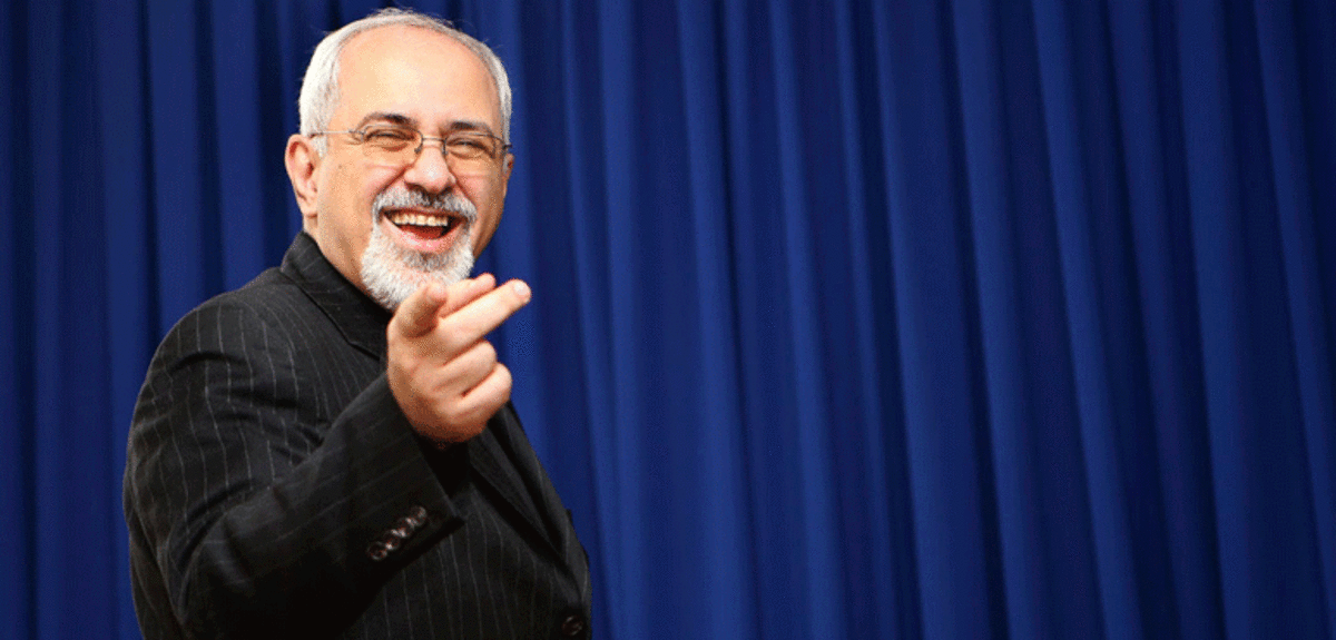 إيران.. مؤيدو المرشح إبراهيم رئيسي يدعون لمحاكمة ظريف