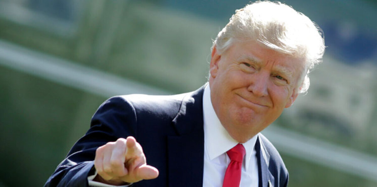 العلم الروسي يتسبب في إحراج دونالد ترامب