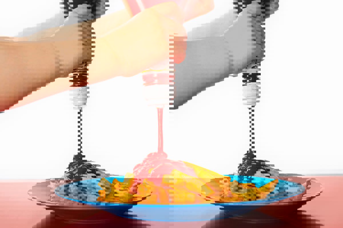  لماذا يُحظر حفظ الكاتشب بدرجة حرارة الغرفة؟