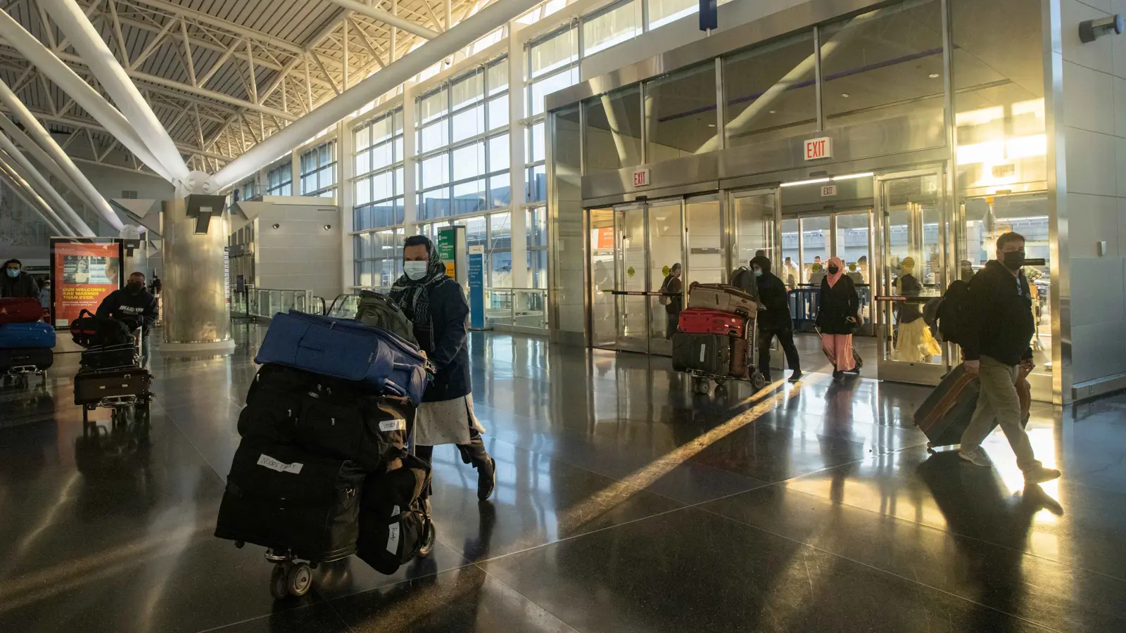 وسط مفاوضات حثيثة.. شرطة الهجرة تبدأ العمل في المطارات الأمريكية الاثنين