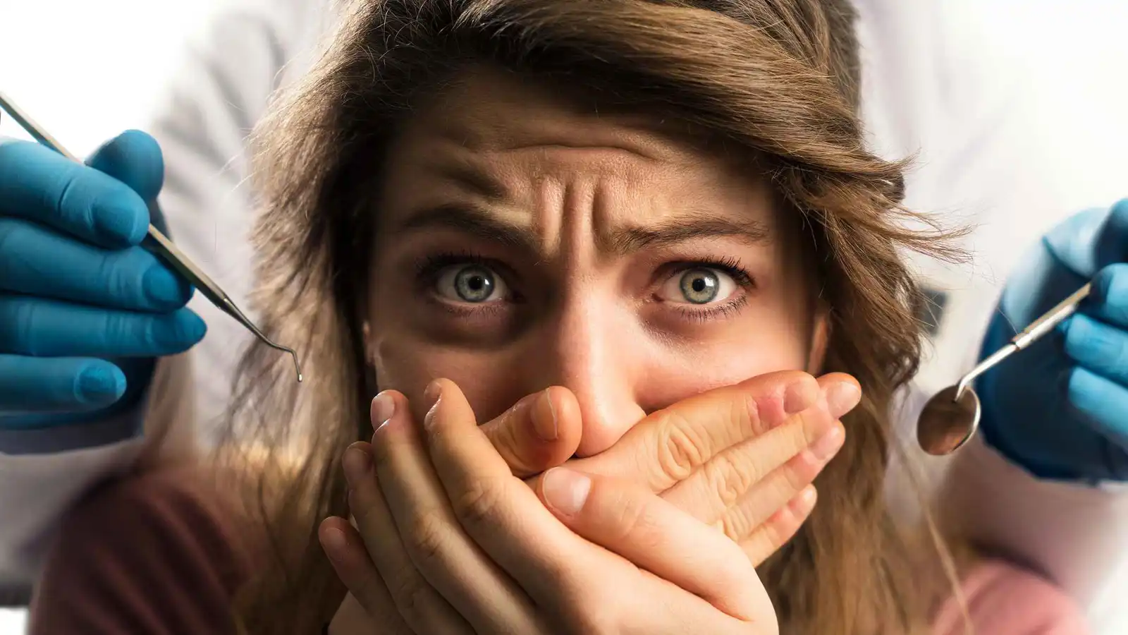 ما علاقة صدمات الطفولة برهاب طبيب الأسنان؟