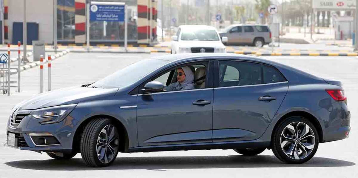 لماذا حُرمت نساء عسير السعودية من مدارس تعليم قيادة السيارات؟‎