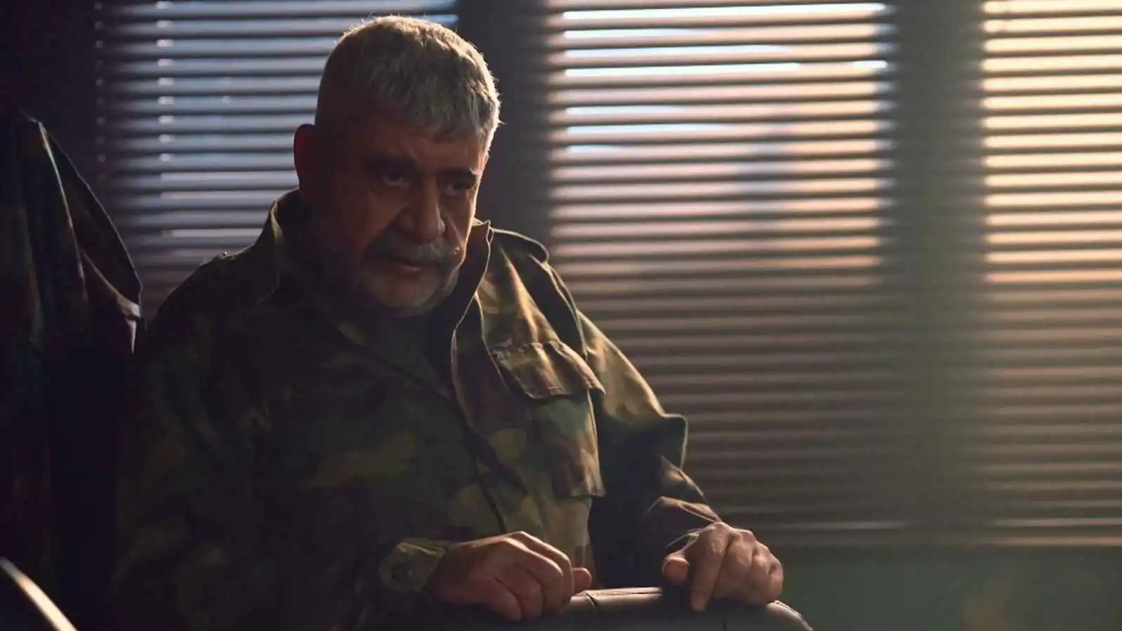 بعد غياب 15 عامًا عن الدراما السورية.. فارس الحلو يُبهر جمهوره في "مولانا"