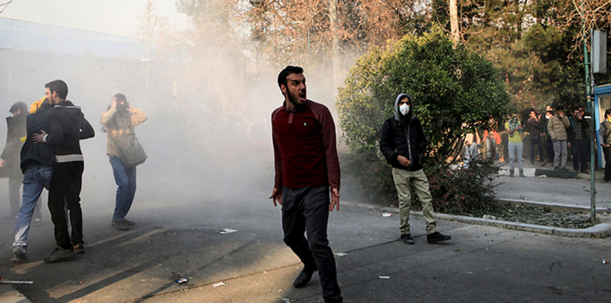 نائب روحاني: الإهمال والقصور بحق الإيرانيين خطيئة لا تغتفر