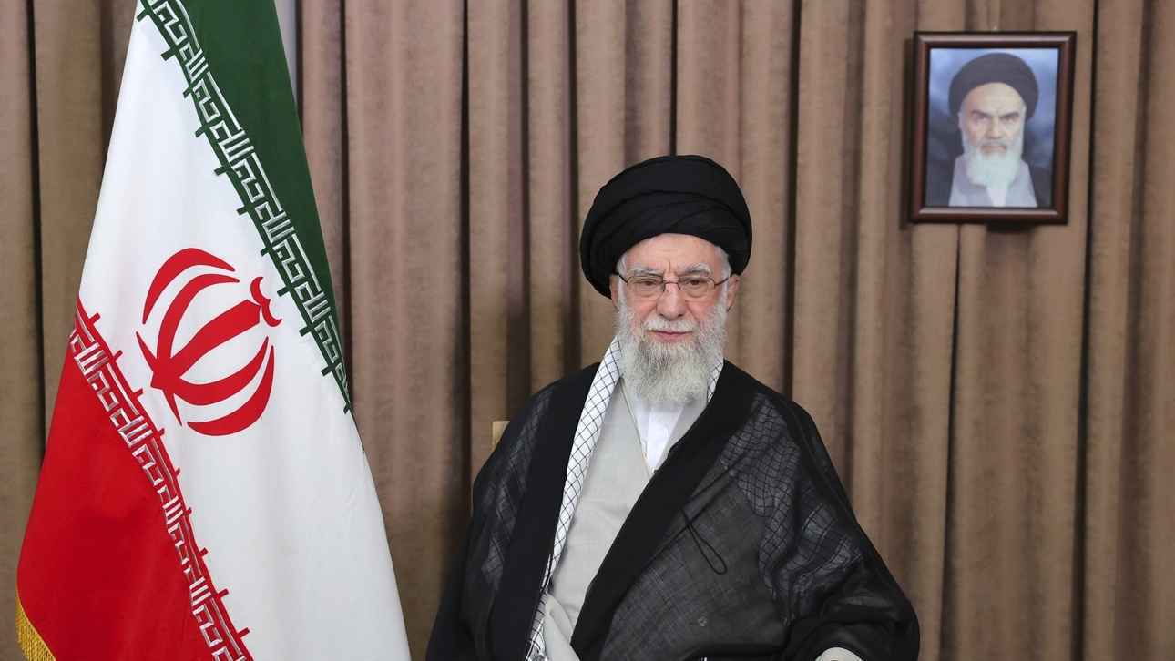 ترقب واسع لقراره..هل يعطل خامنئي الحوار مع واشنطن؟