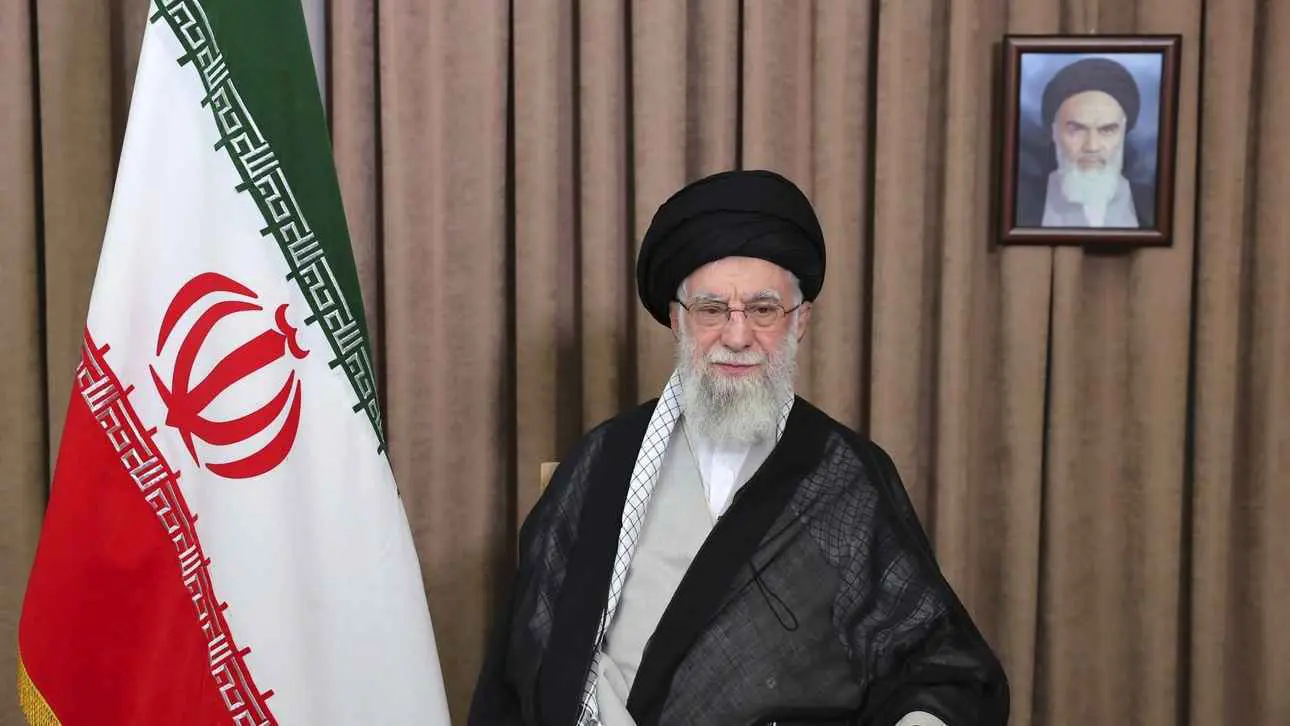 ترقب واسع لقراره..هل يعطل خامنئي الحوار مع واشنطن؟