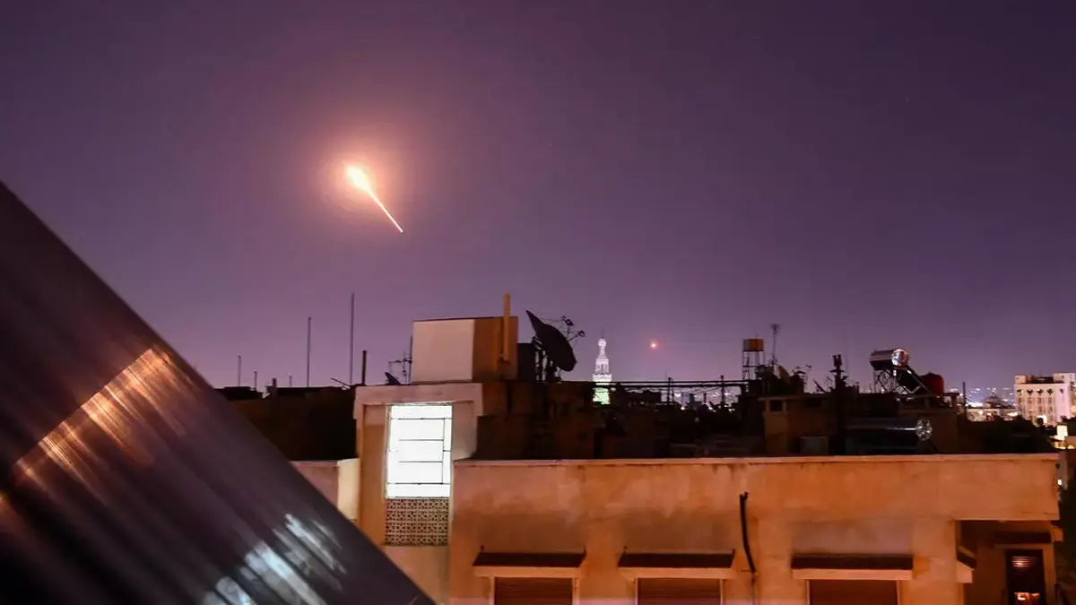 بينهم 3 جنود.. مقتل 10 أشخاص في عدوان إسرائيلي على سوريا