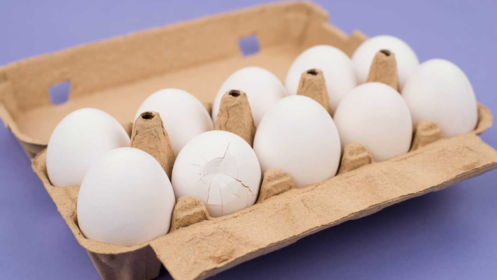 البيض المتشقق.. آمن للأكل أم خطير؟