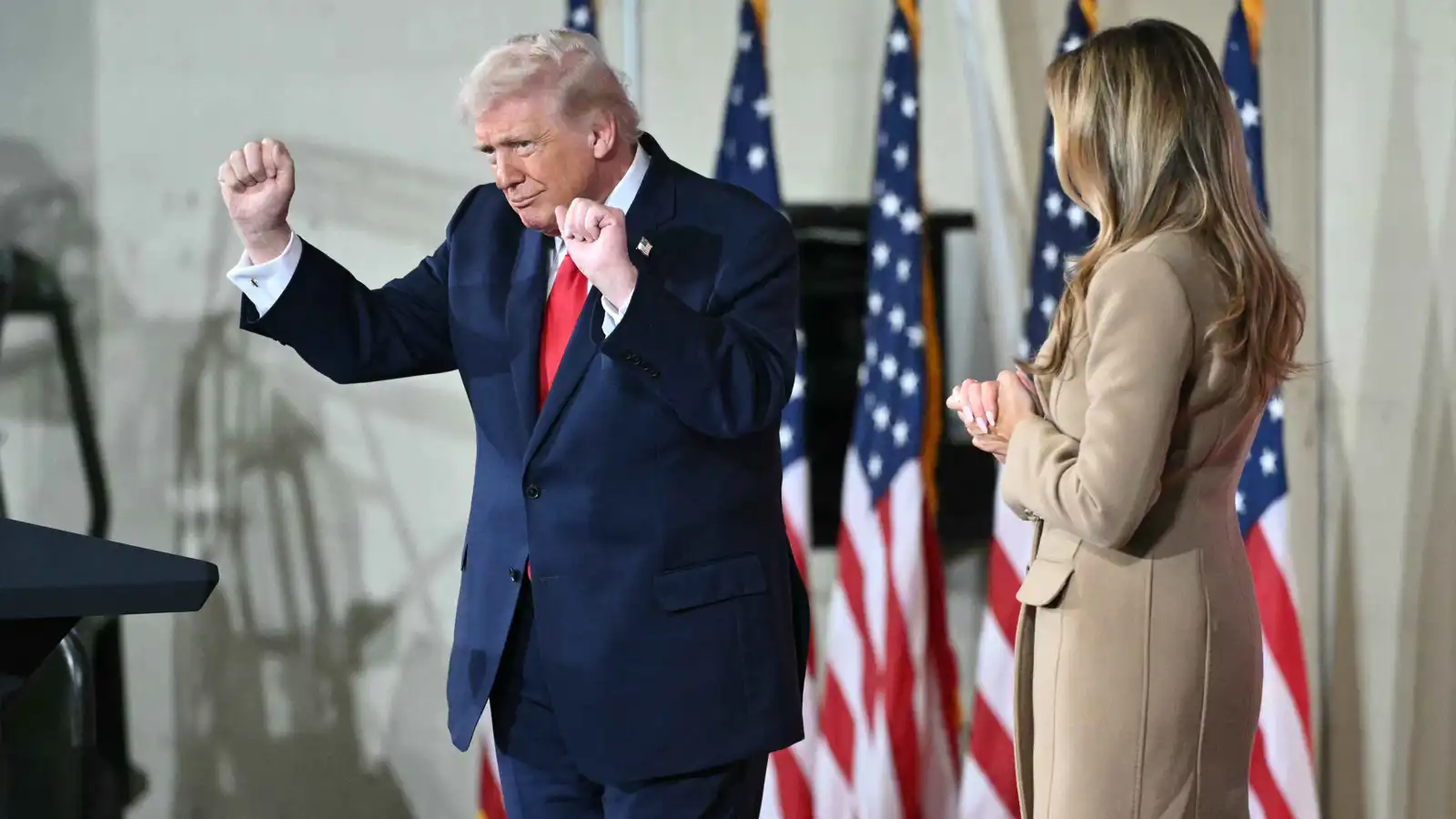 خلال زيارة قاعدة "فورت براغ".. ترامب يخالف الأعراف الرئاسية