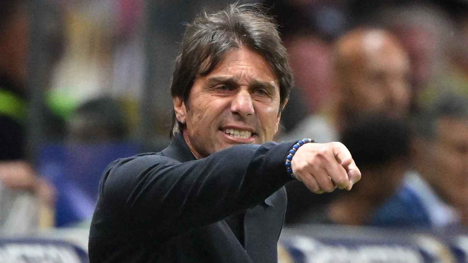 "نستمد قوتنا من ملعبه".. كونتي يحفّز لاعبي نابولي بروح مارادونا لحسم اللقب