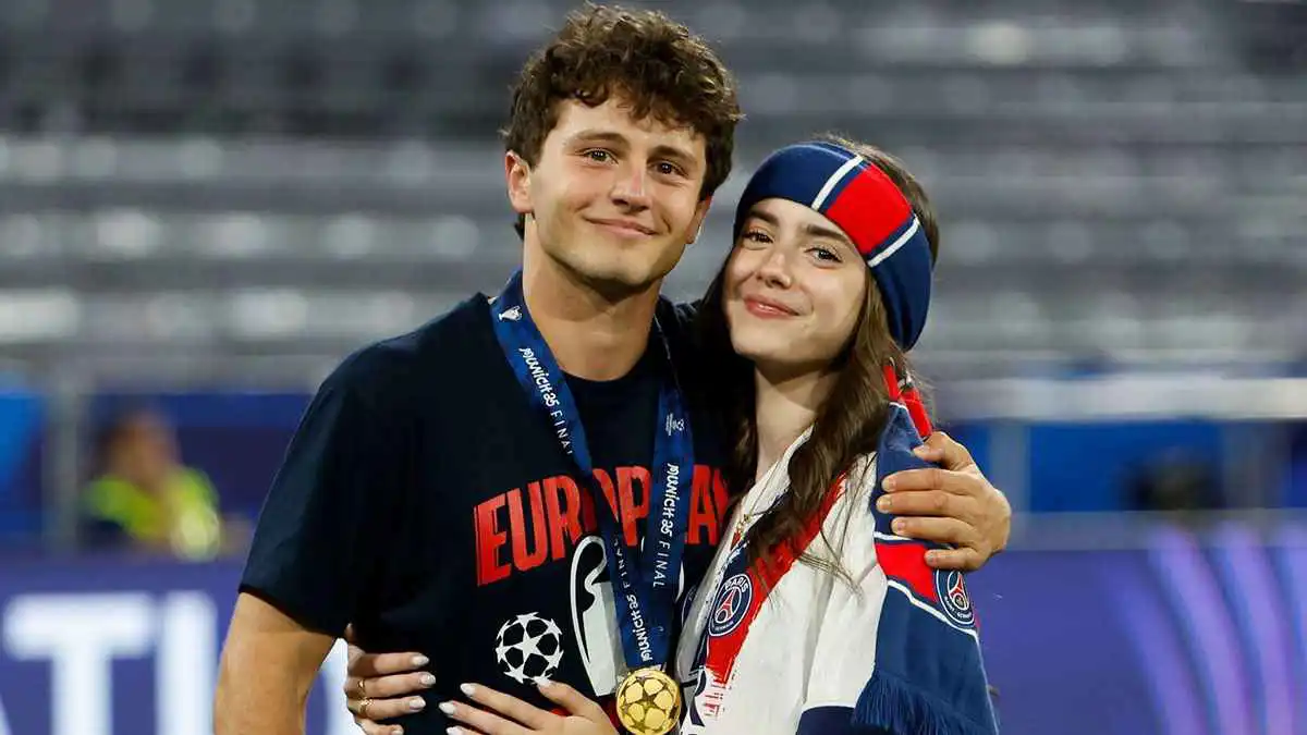 صديقة نجم باريس سان جيرمان تكشف سر طريقة احتفاله المميز بأهدافه