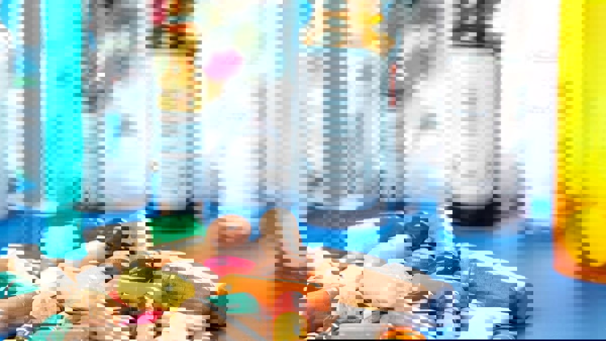 تقرير: أدوية مهربة بأسعار باهظة تزعم علاج كورونا في إيران