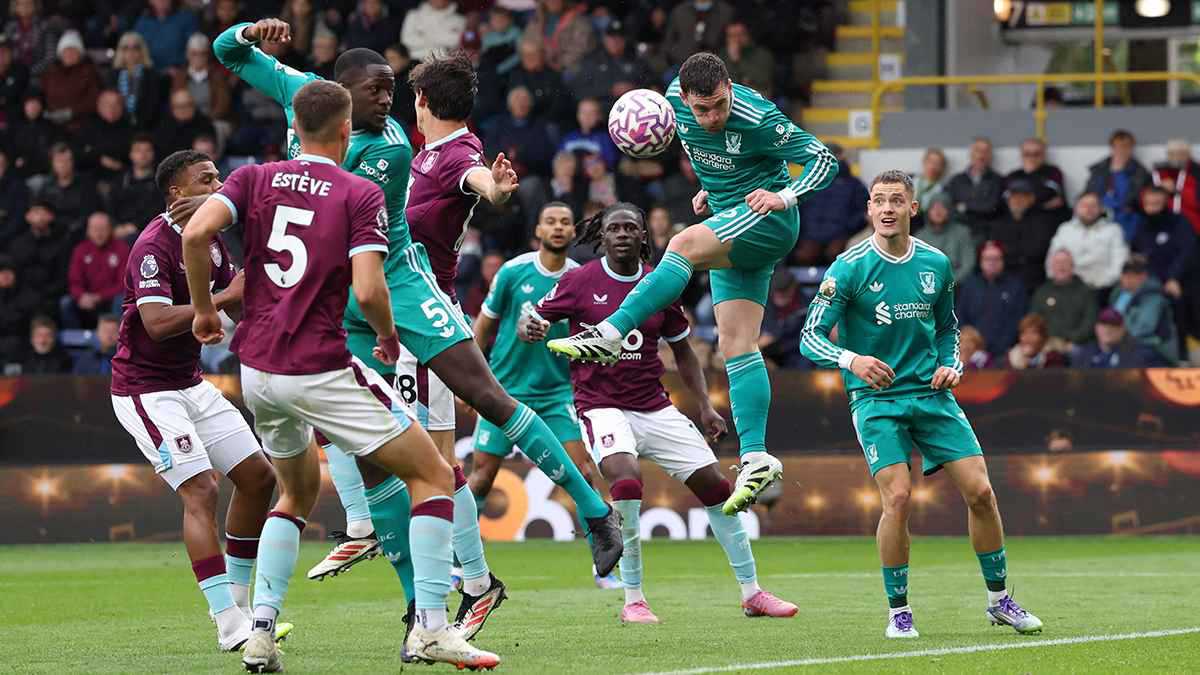 ليس صلاح فقط.. 3 نجوم فجروا غضب جماهير ليفربول أمام بيرنلي