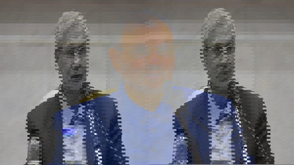 مسؤول إيراني يُبدي غضبه من دعم روسيا للسعودية في منظمة أوبك