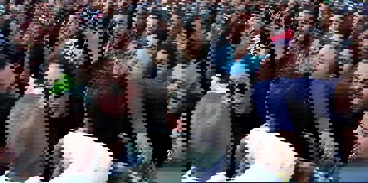 طرد ريهام سعيد وأحمد موسى من محيط كاتدرائية العباسية عقب الانفجار (فيديو)