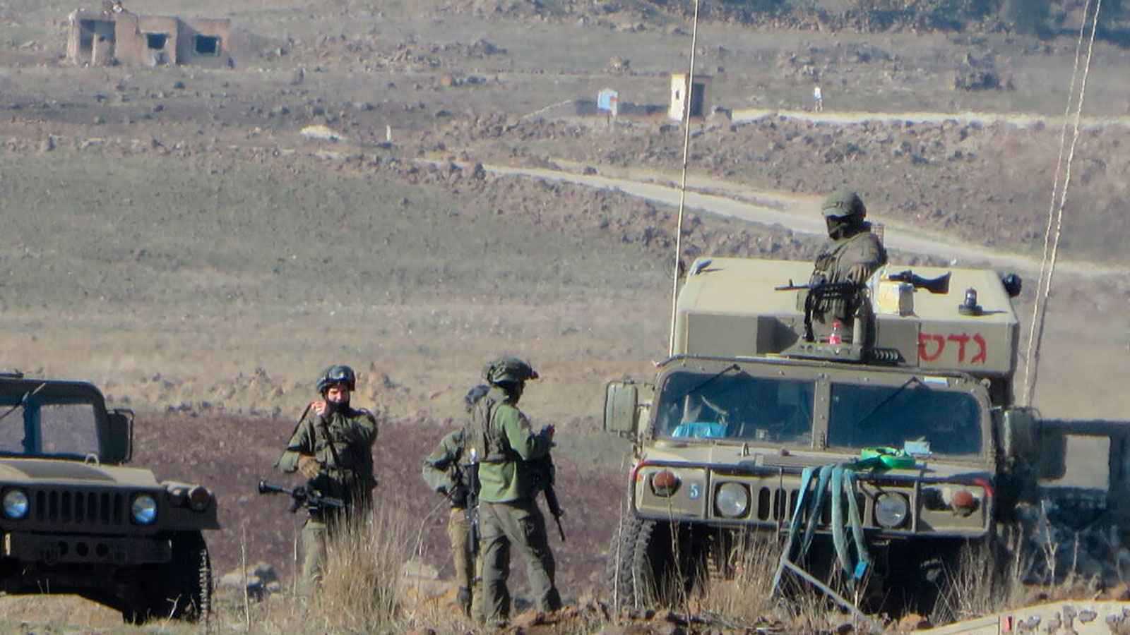 المرصد السوري: الجيش الإسرائيلي يُقيم حاجزا مؤقتا في القنيطرة