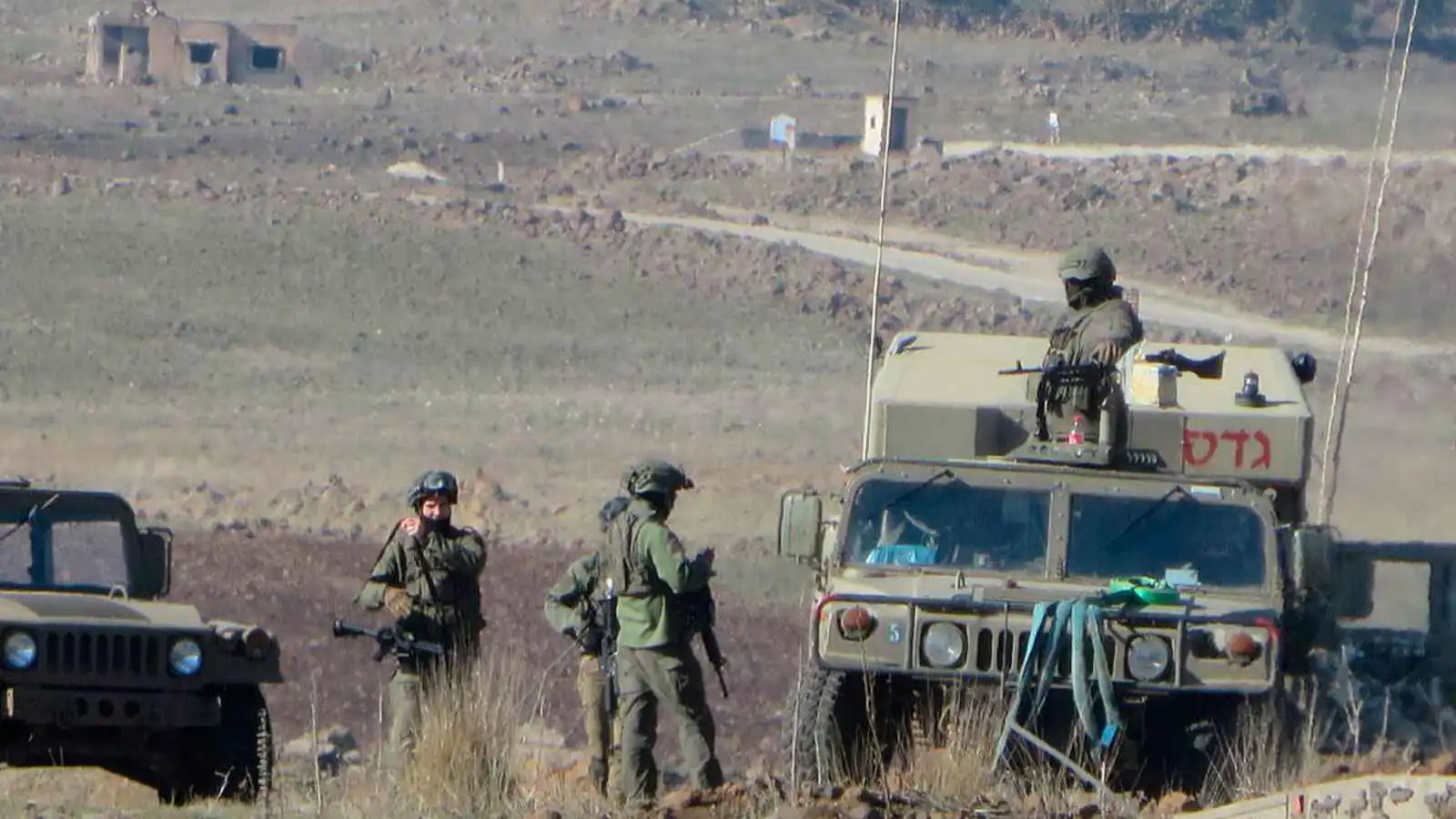 المرصد السوري: الجيش الإسرائيلي يُقيم حاجزا مؤقتا في القنيطرة