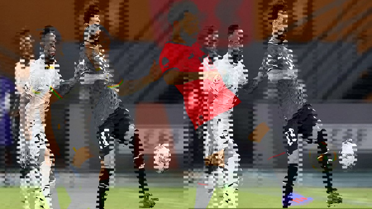 محمد صلاح ينفعل على حكم مباراة مصر وغانا (فيديو)