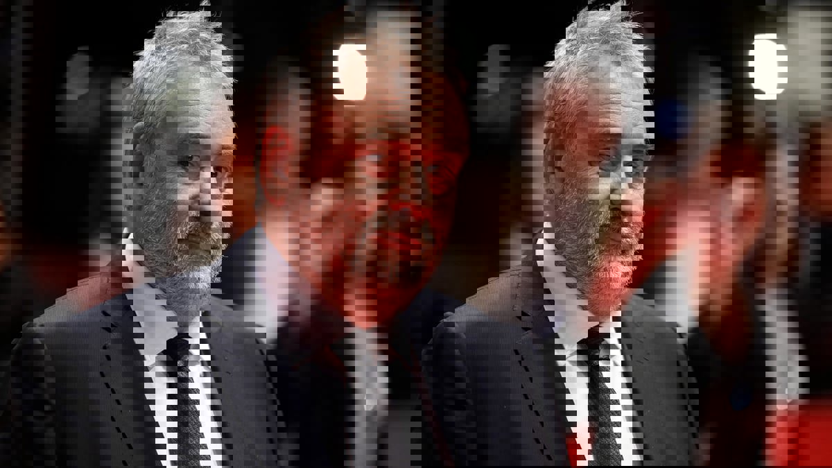 إرجاء قرار قضائي بشأن دعوى اغتصاب بحق المخرج الفرنسي لوك بيسون 

