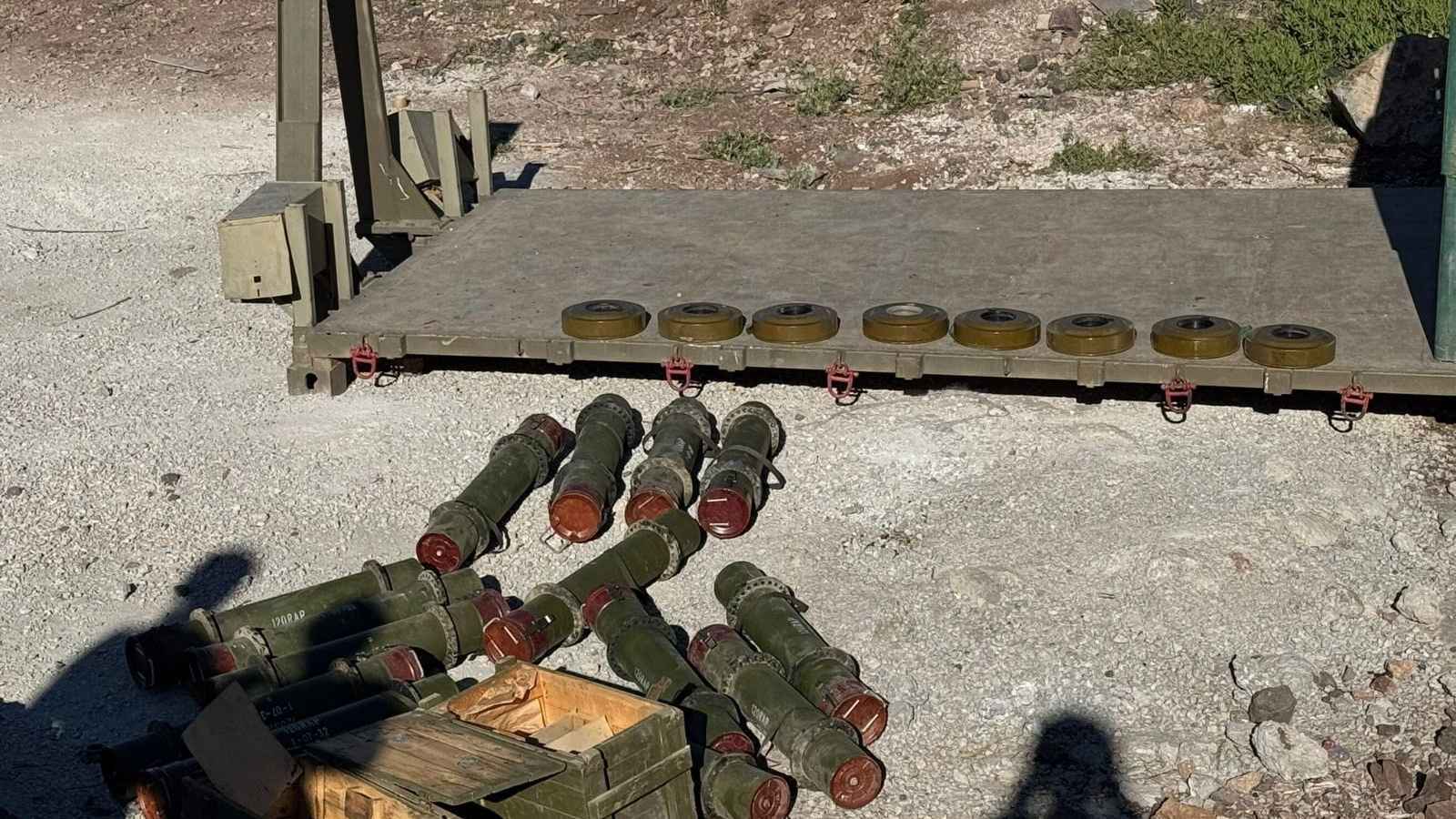 الجيش الإسرائيلي يعلن تدمير بنى تحتية وضبط أسلحة وعتاد جنوب سوريا