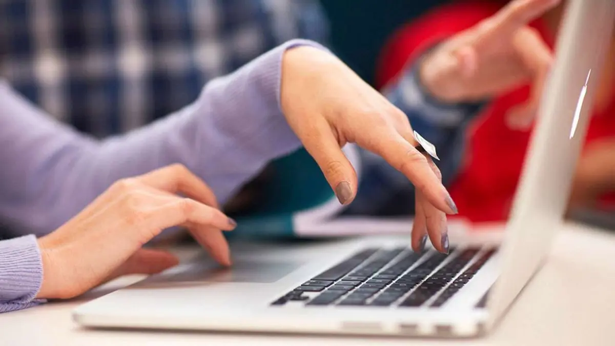 تحذير من خطر الذكاء الاصطناعي في "الاحتيال الرومانسي"