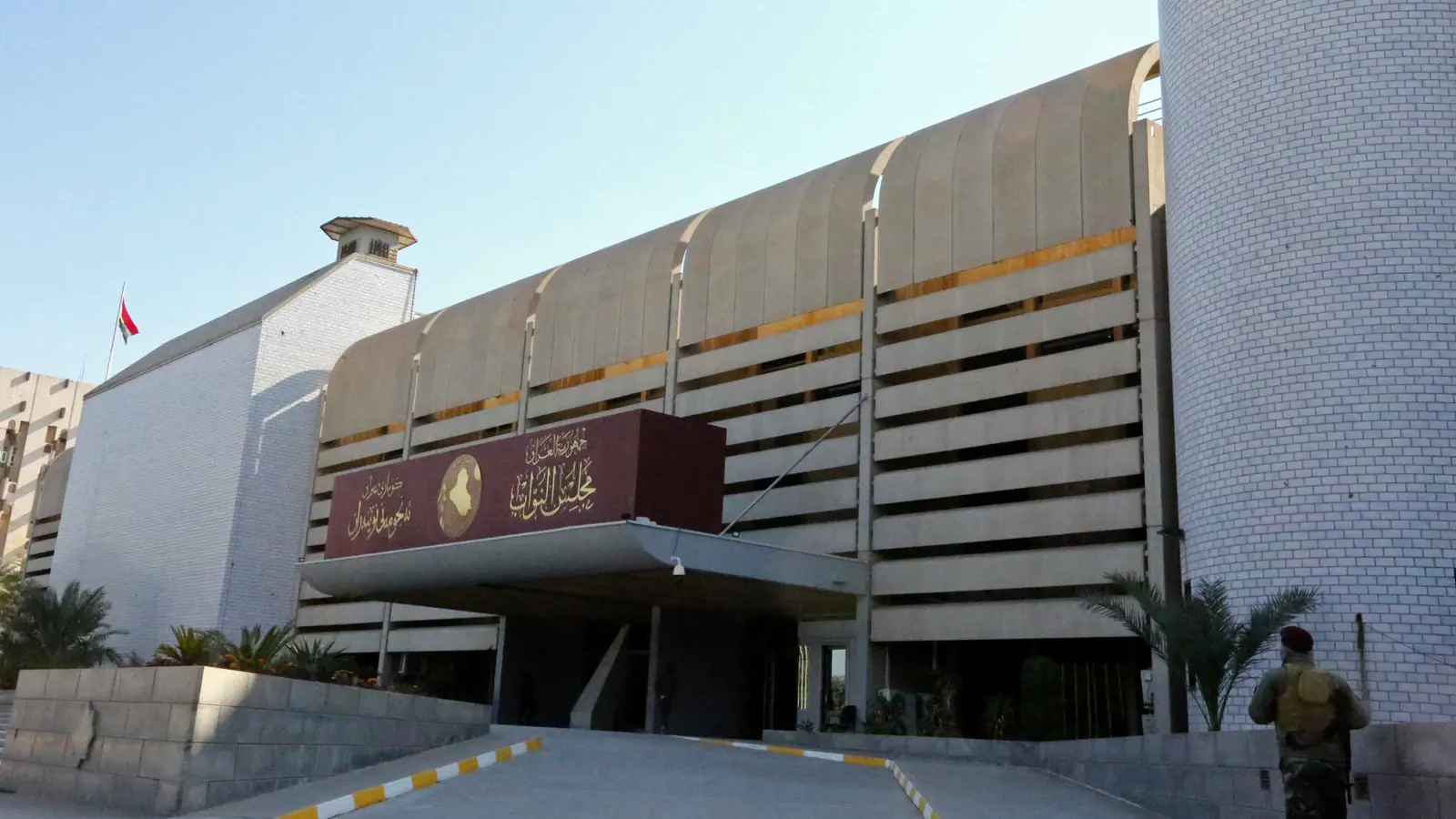 تحولات وتحالفات.. إغراءات السلطة تُضعف الحركة المدنية في العراق