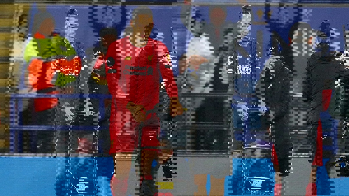 لماذا قطع فيرجيل فان دايك احتفاله في فوز ليفربول على ليستر سيتي؟ (صور)