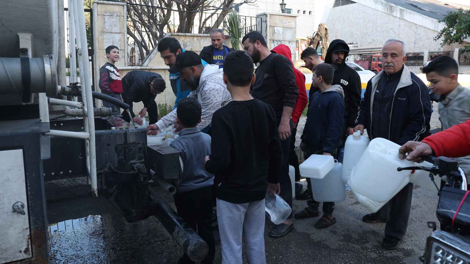 وجبات إفطار بـ"نكهة طائفية" تثير غضبا واسعا في سوريا (فيديو)