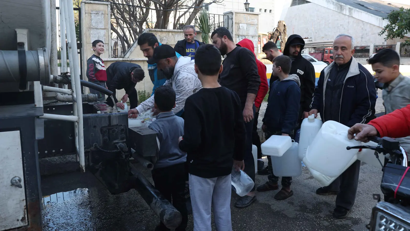 وجبات إفطار بـ"نكهة طائفية" تثير غضبا واسعا في سوريا (فيديو)