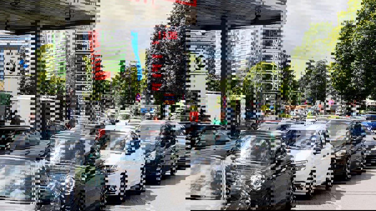 "جسر بري" روسي جنوب أوكرانيا.. وأسعار البنزين تشعل وقود الغضب بأوروبا