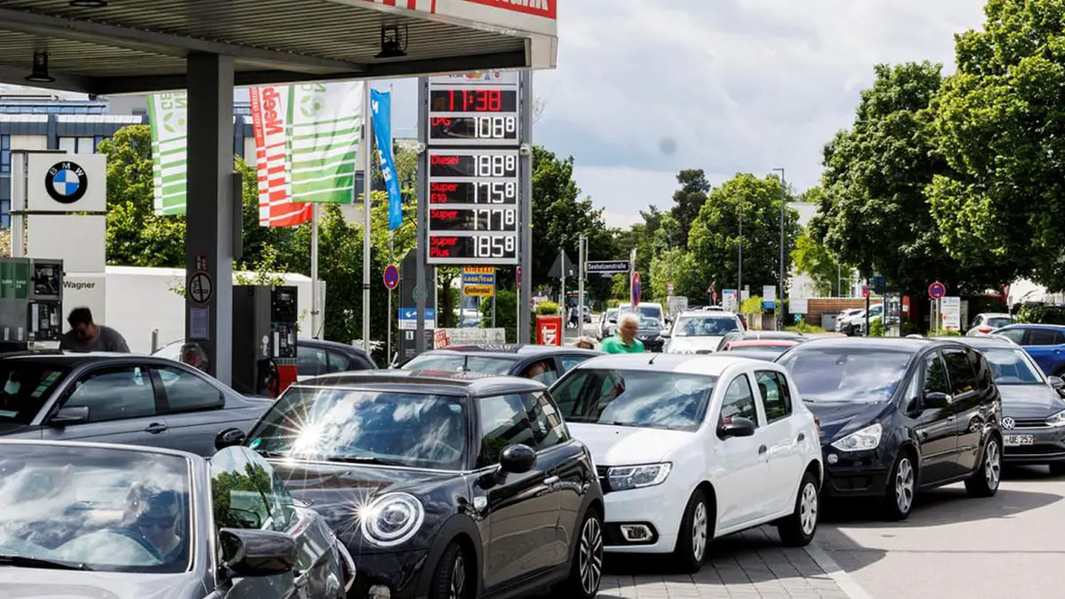 "جسر بري" روسي جنوب أوكرانيا.. وأسعار البنزين تشعل وقود الغضب بأوروبا