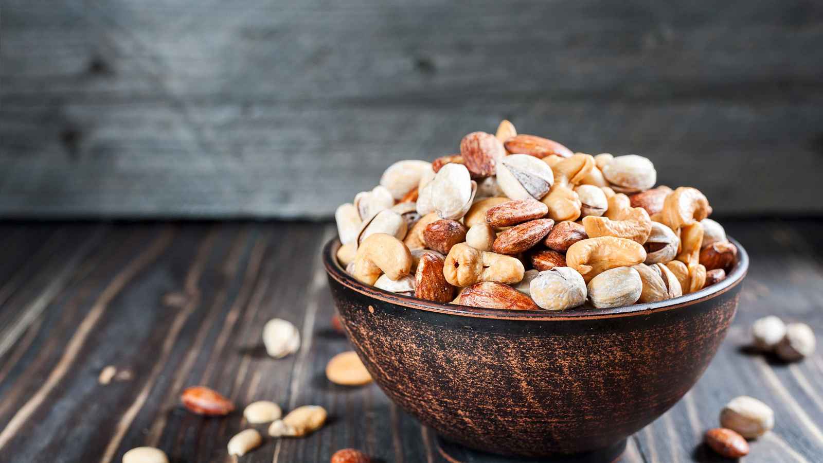 لخسارة الوزن.. تعرف على أفضل نوع "مكسرات"