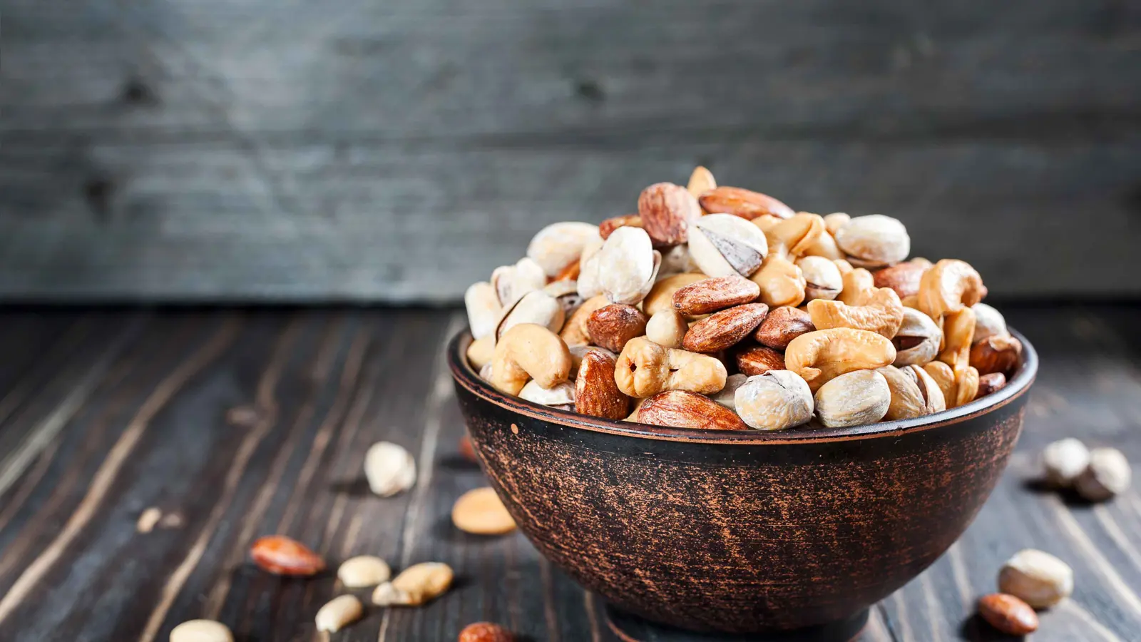 لخسارة الوزن.. تعرف على أفضل نوع "مكسرات"