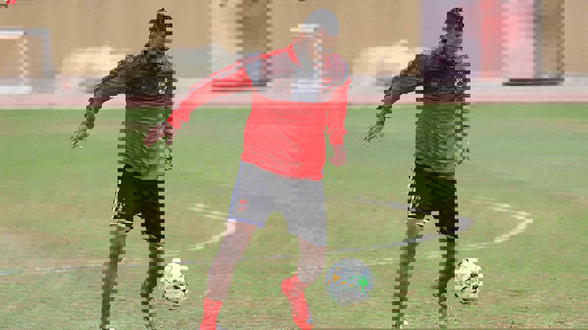 في أزمة اعتزاله مع إدارة النادي الأهلي المصري.. حسام عاشور ظالم أم مظلوم؟