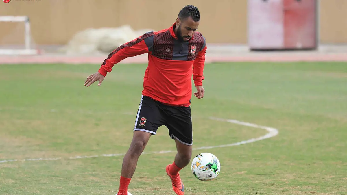 في أزمة اعتزاله مع إدارة النادي الأهلي المصري.. حسام عاشور ظالم أم مظلوم؟