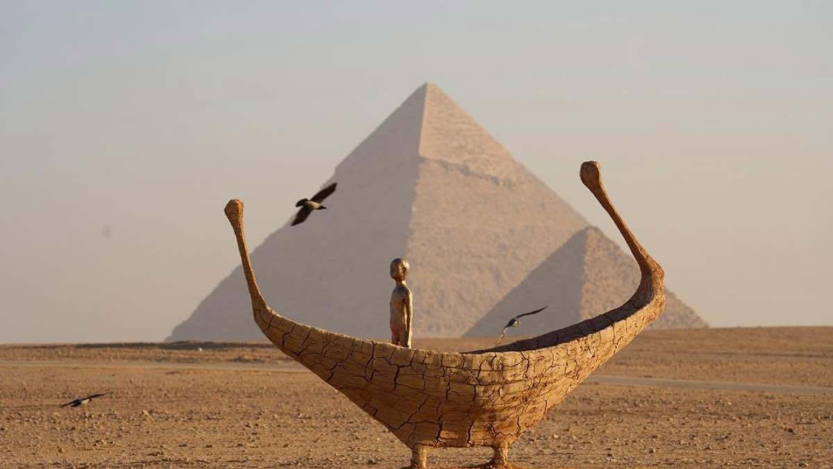 معرض "الأبد هو الآن".. أصالة وحداثة في سفح الأهرامات (صور)