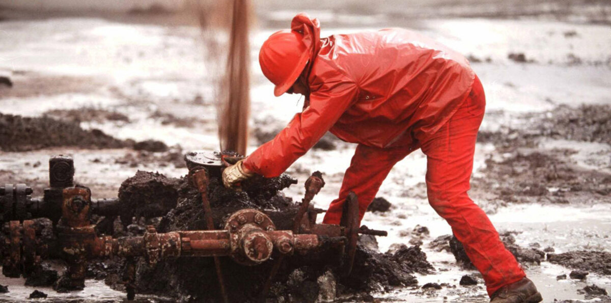 السعودية والعراق يتسابقان على نصيب إيران في سوق النفط الأوروبية