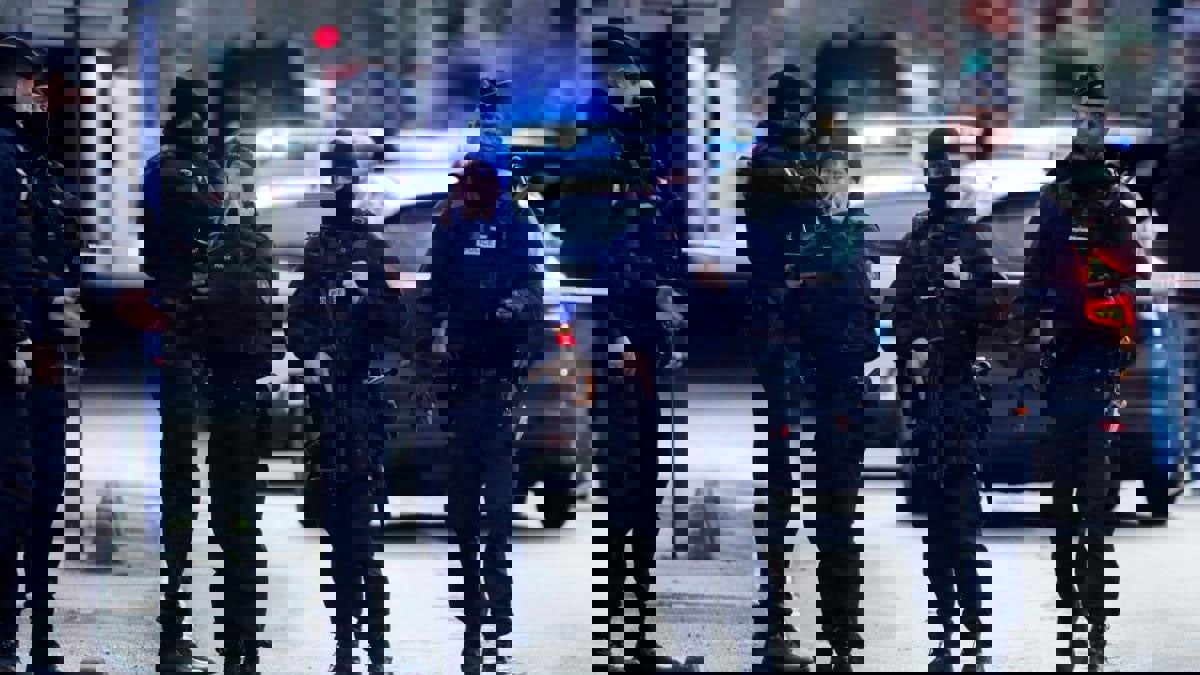 الشرطة الفرنسية تطلق النار على مسلح اقتحم مركزا لها