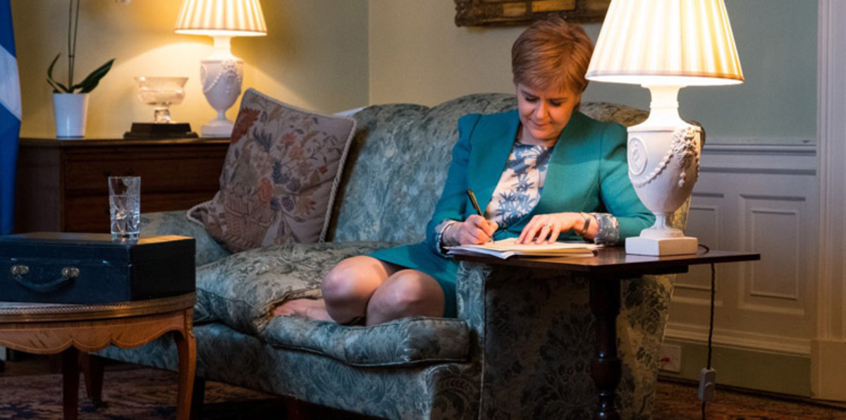 هل قصدت رئيسة وزراء اسكتلندا تقليد مارغريت تاتشر؟