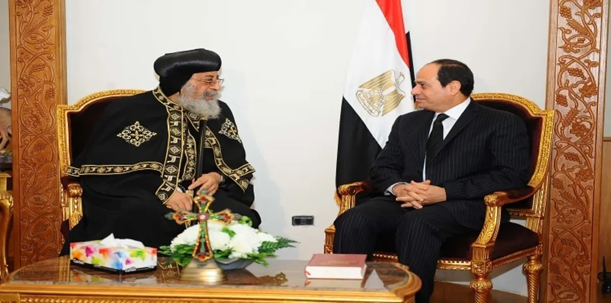 بالصور.. السيسي يعزي البابا تواضروس في ضحايا هجمات طنطا والإسكندرية