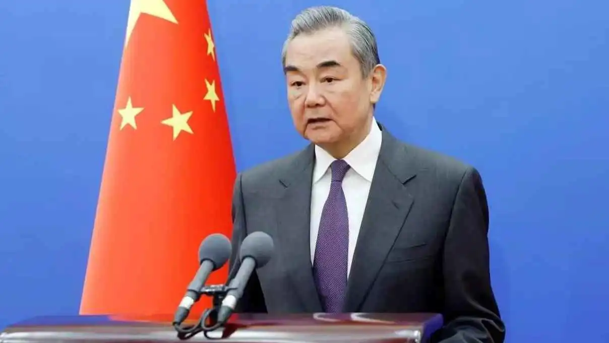 بكين تدخل خط التهدئة وتدعو للحوار بين واشنطن وطهران