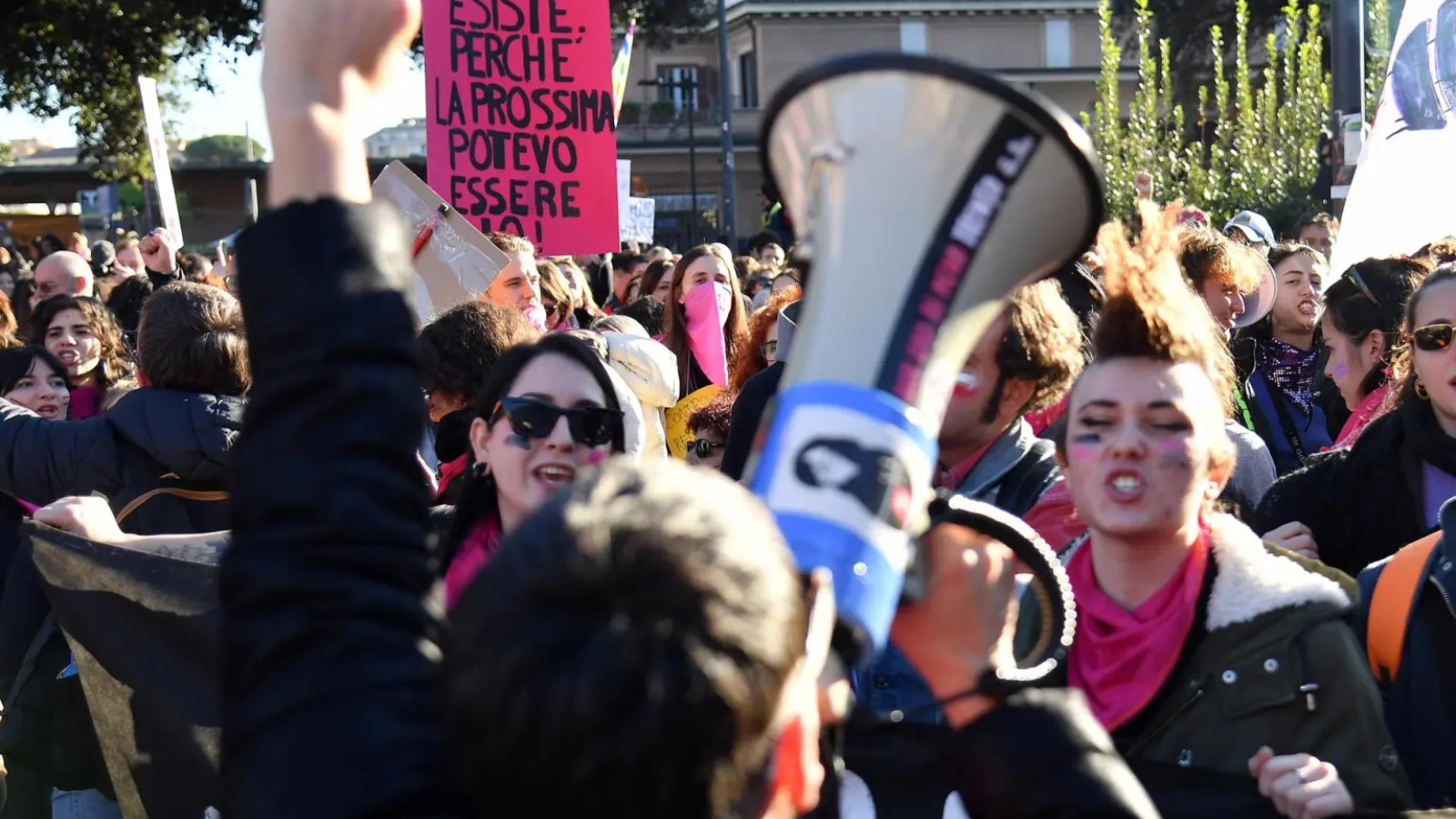 إيطاليا.. احتجاجات نسوية نادرة ضد "السلطة الأبوية"