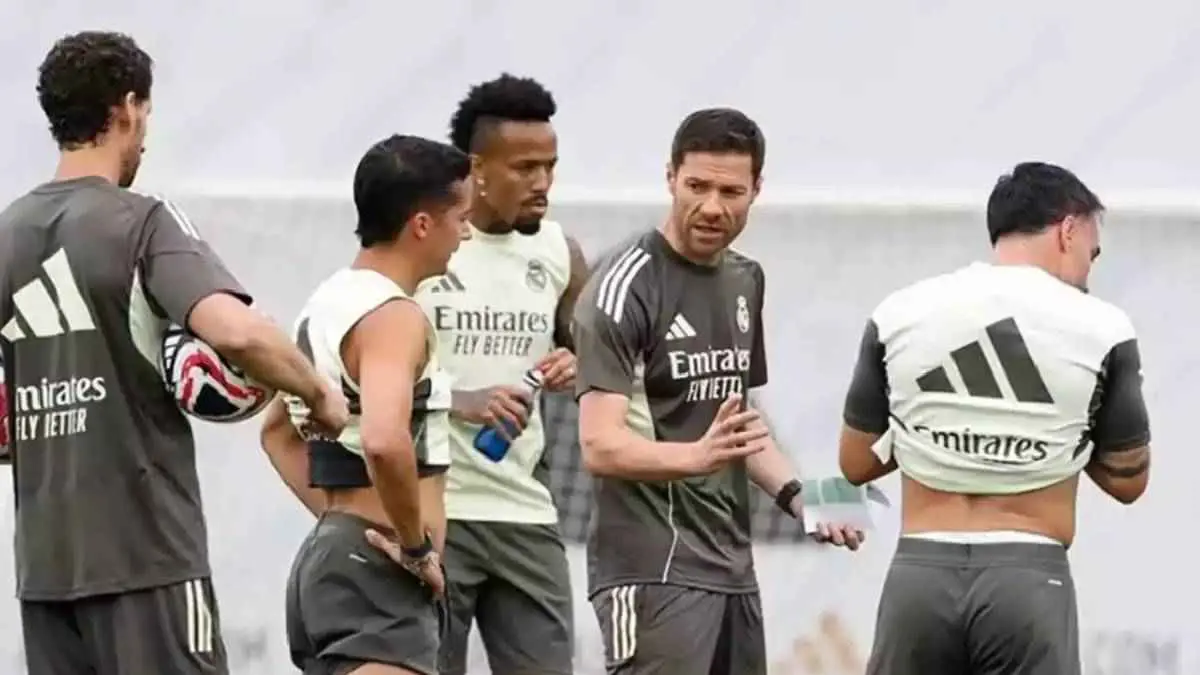 بسبب المزاح.. "ألونسو" يحرج نجم ريال مدريد (فيديو)